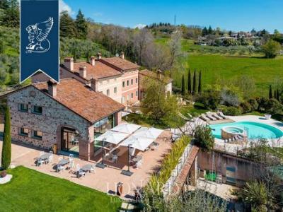 Vente Maison 17 pi�ces CARRE 36010