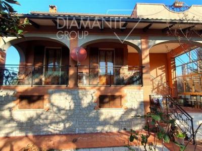 Vente Maison 9 pices CASTIGLIONE-DEL-LAGO 06060