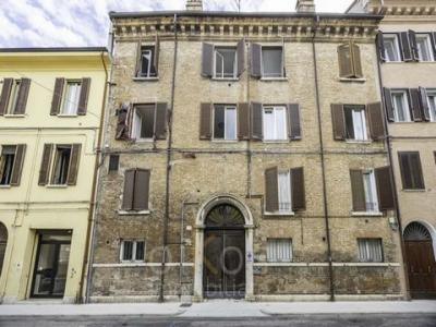 Annonce Location 8 pices Appartement Ferrara