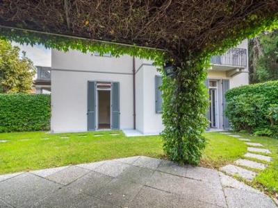 Louer Appartement 80 m2 Stresa