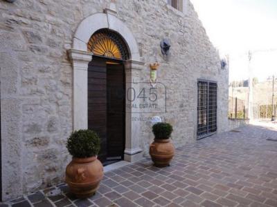 Acheter Maison 1381 m2 Todi
