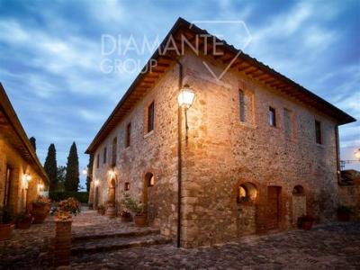 Acheter Maison 920 m2 Castelnuovo-berardenga